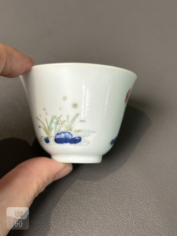 清道光 青花五彩洞石水仙图杯 - 图5